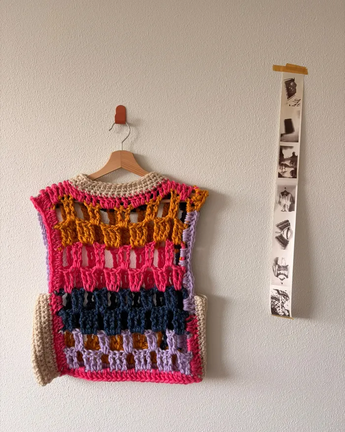 The same Tropix vest, its other side, in wave stripes